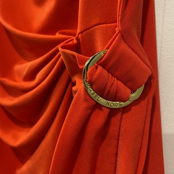 Michael Michael Kors Asymmetrical Sleeveless Blouse with Gold Buckle - Picture 5 of 9